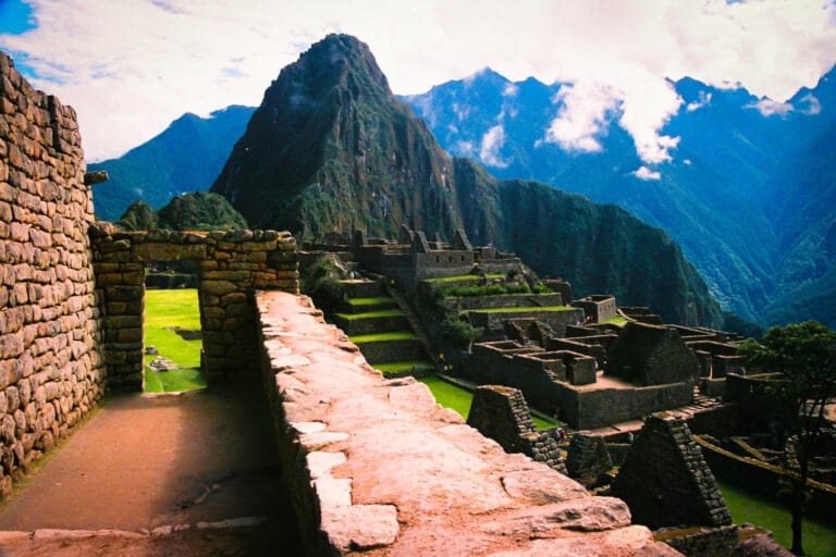 Explore the Coast and South of Peru on a 9 day trip