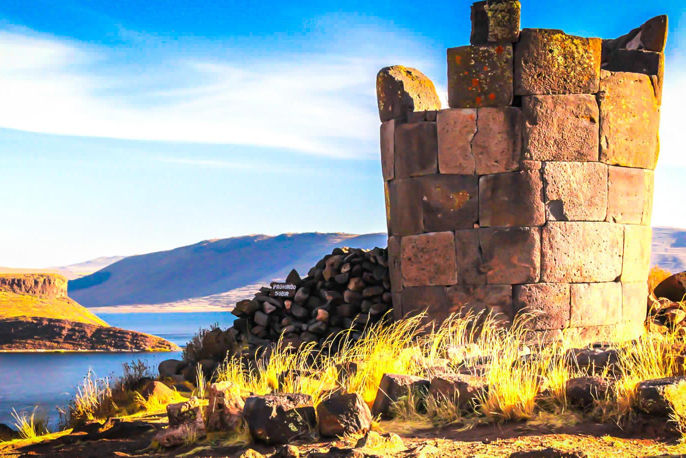 Floating Uros Islands and Chullpas of Sillustani 1
